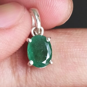 Emerald Green Pendant Necklace: Oval Cut, 925 Sterling Silver