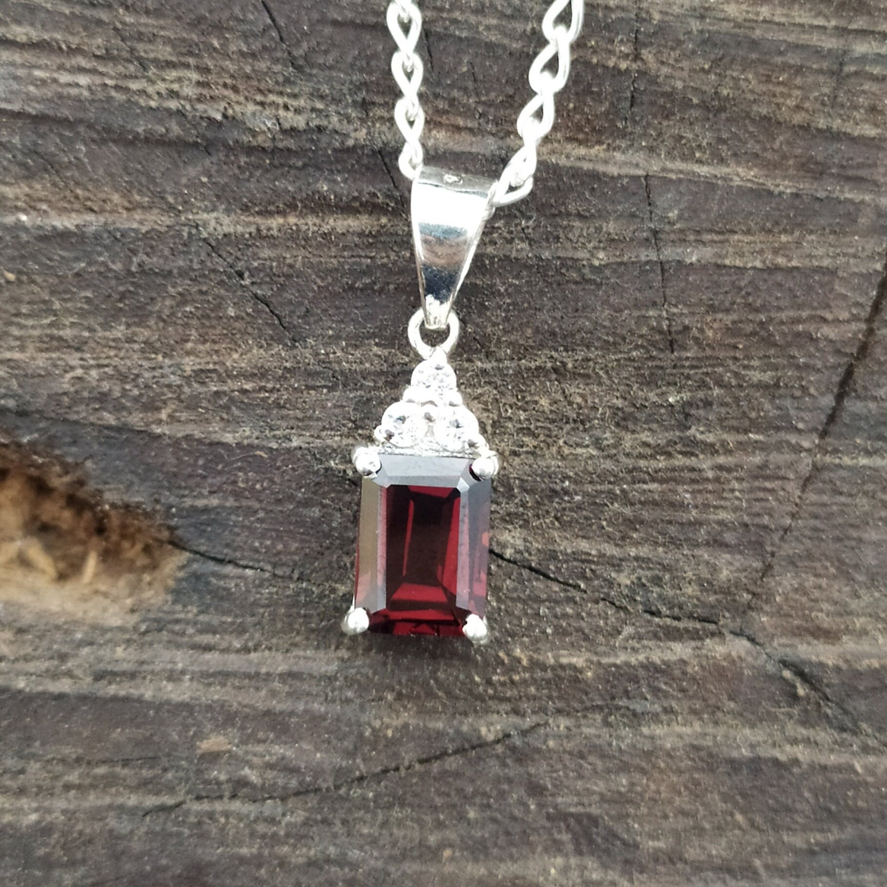 Borchie in granato, Borchie in argento sterling, Orecchini fatti Borchie in granato, Borchie in argento sterling, Orecchini fatti