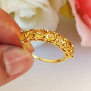 Anillo de eternidad de citrino: engaste de tenis de plata de ley 925