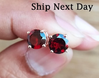Pendientes de botón de granate rojo: Piedra natal de plata de ley 925 vintage