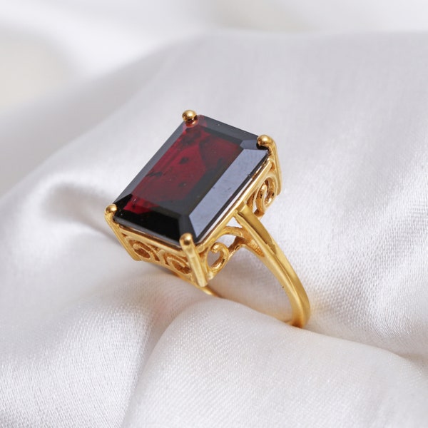 Huge 13 Carat Red Garnet Gold Ring-Emerald Cut Garnet Cocktail Ring-Unique Red Garnet Vintage Ring-Big Garnet Statement Ring For Bridesmaid