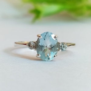 Anillo de compromiso único con aguamarina azul - Anillo de tres piedras con aguamarina - Anillo vintage con aguamarina - Anillo solitario con aguamarina - Anillo de regalo con aguamarina