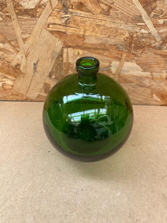 4 bouteilles de Brasserie estampillées en verre vert, bouchon porcelaine