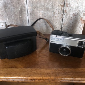 Ancien Appareil Photo Kodak Instamatic 133 - Caméra Vintage Non Testée