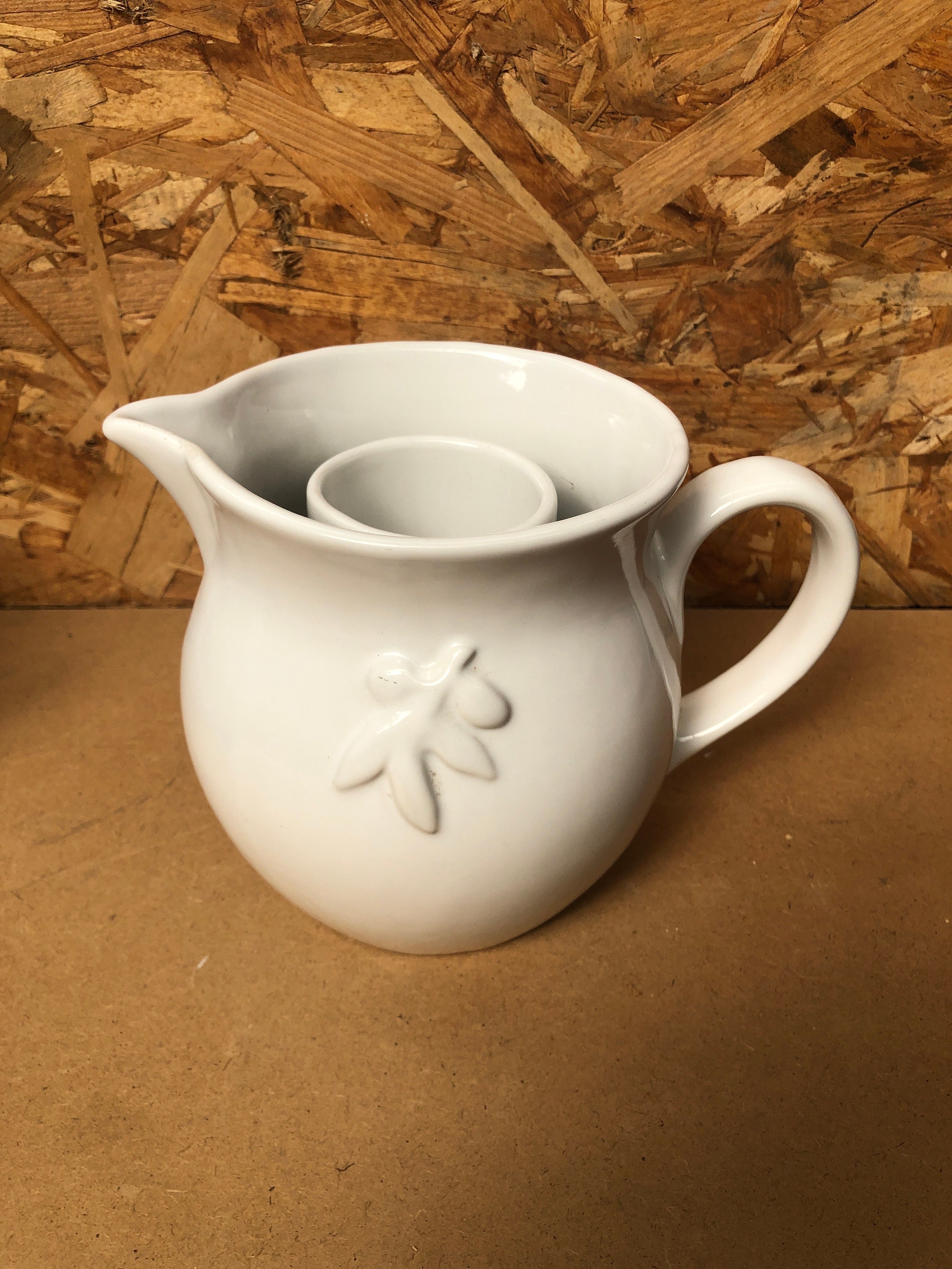 オールド ヴィンテージ ホワイト エナメル セラミック カラフェ