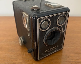 Antigua caja de cámara KODAK Six-20 Brownie C negra Francia Vintage #B908