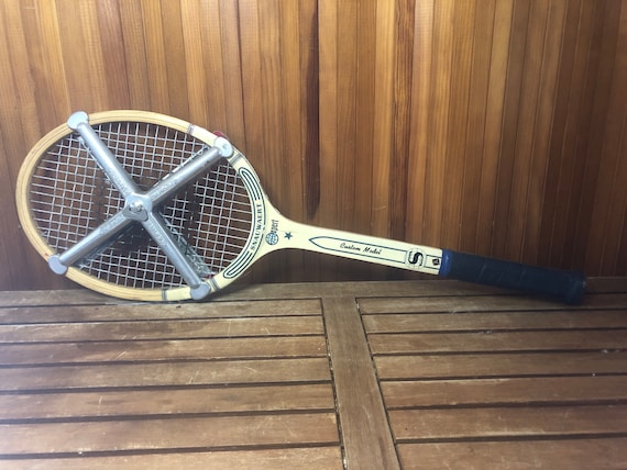 ANCIENNE RAQUETTE DE TENNIS EN BOIS VINTAGE NERVA