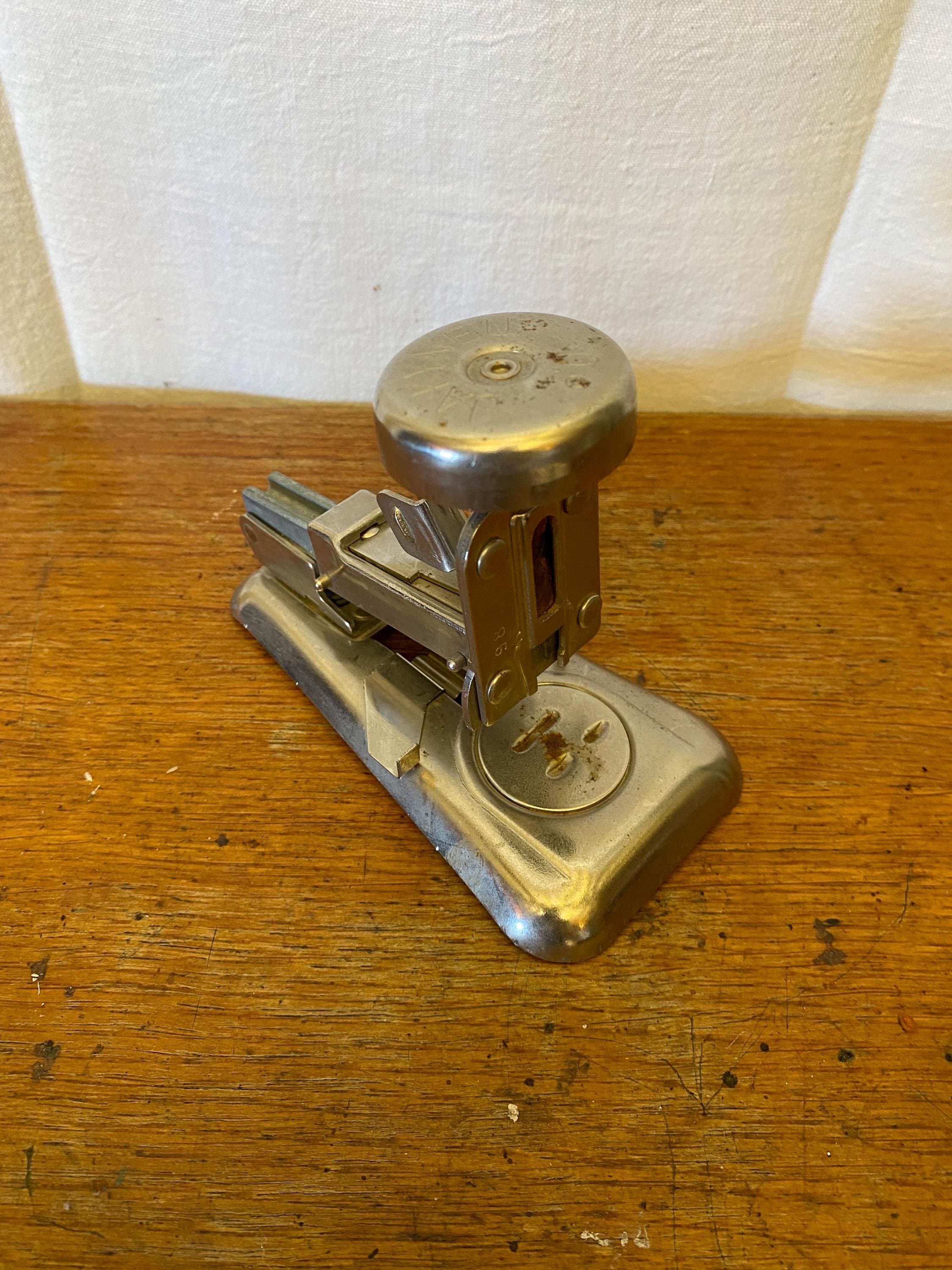 Ancienne Agrafeuse Burmetal 230 En Métal, Made In France – Solide Et Pleine De Charme