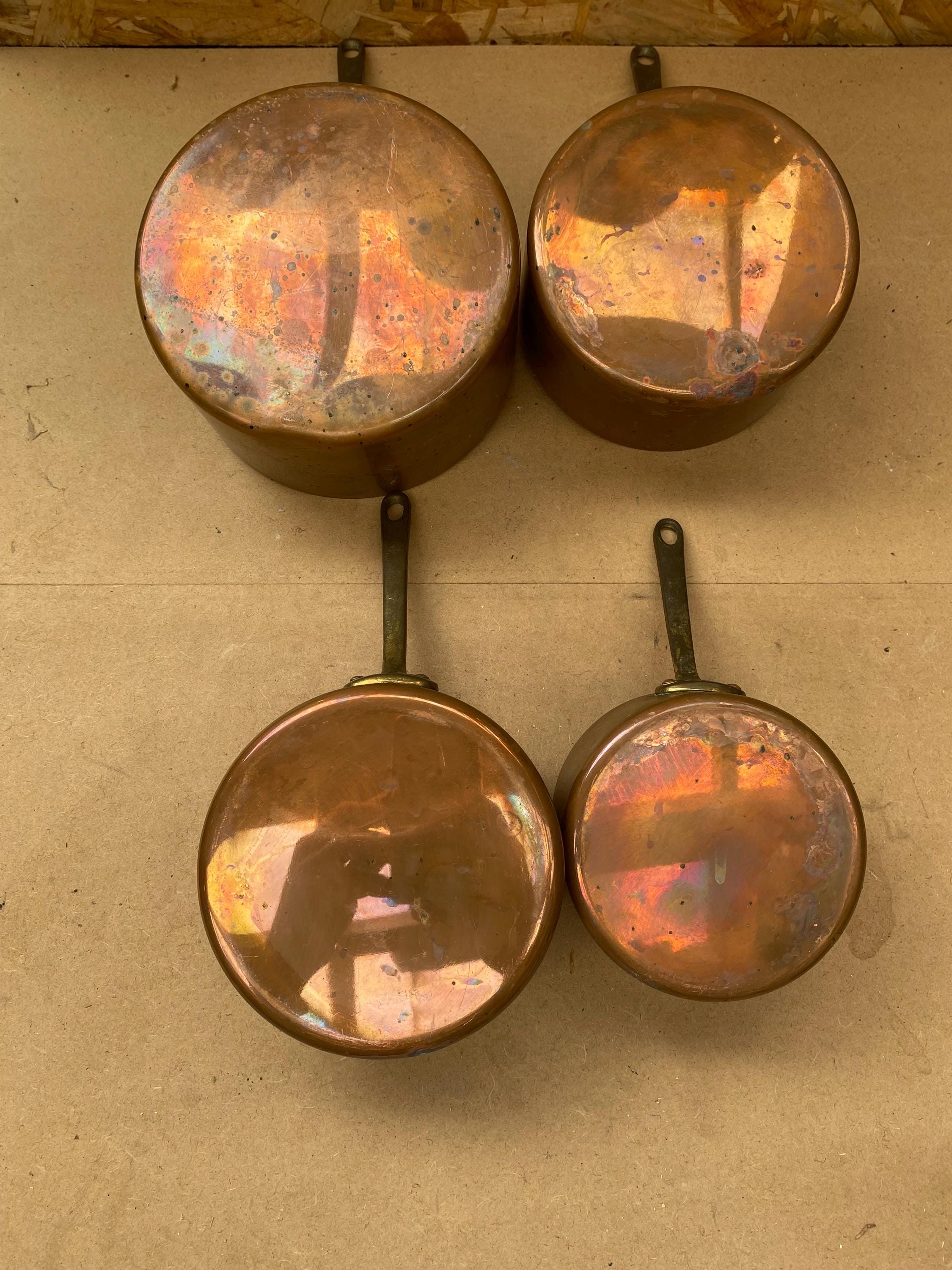 Batterie de casserole en cuivre d'occasion - Arts de la table