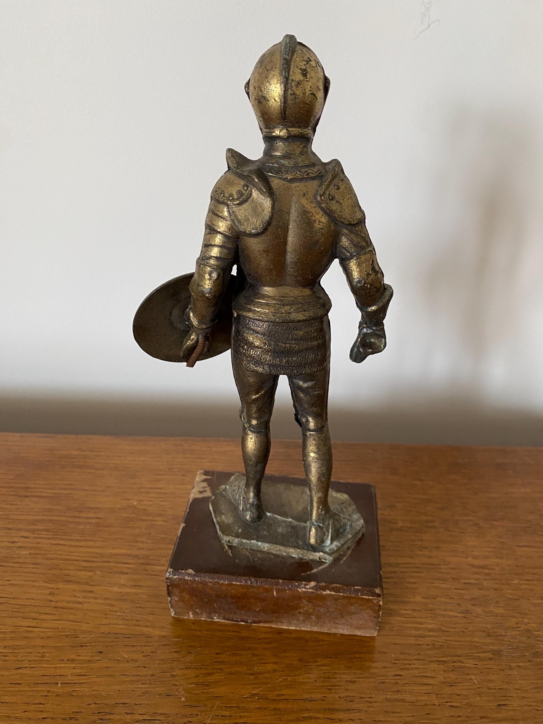 珍品◼️蔵からカッコイイ西洋騎士のアンティークなブロンズの盾の様なのが出て来ました 珍品◼️蔵からカッコイイ西洋騎士のアンティークなブロンズの盾の様なの