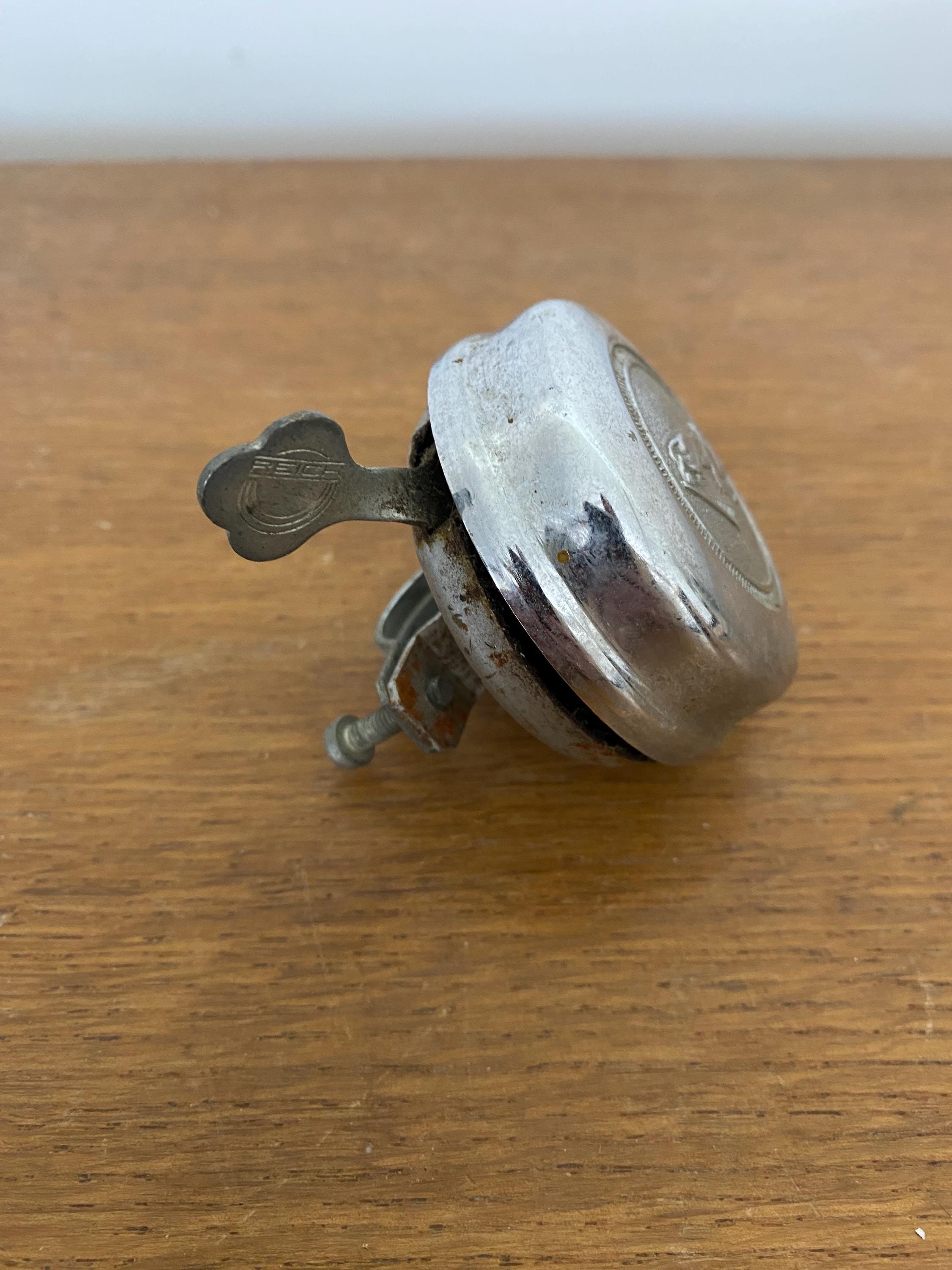 Sonnette timbre métallique vélo ancien vintage