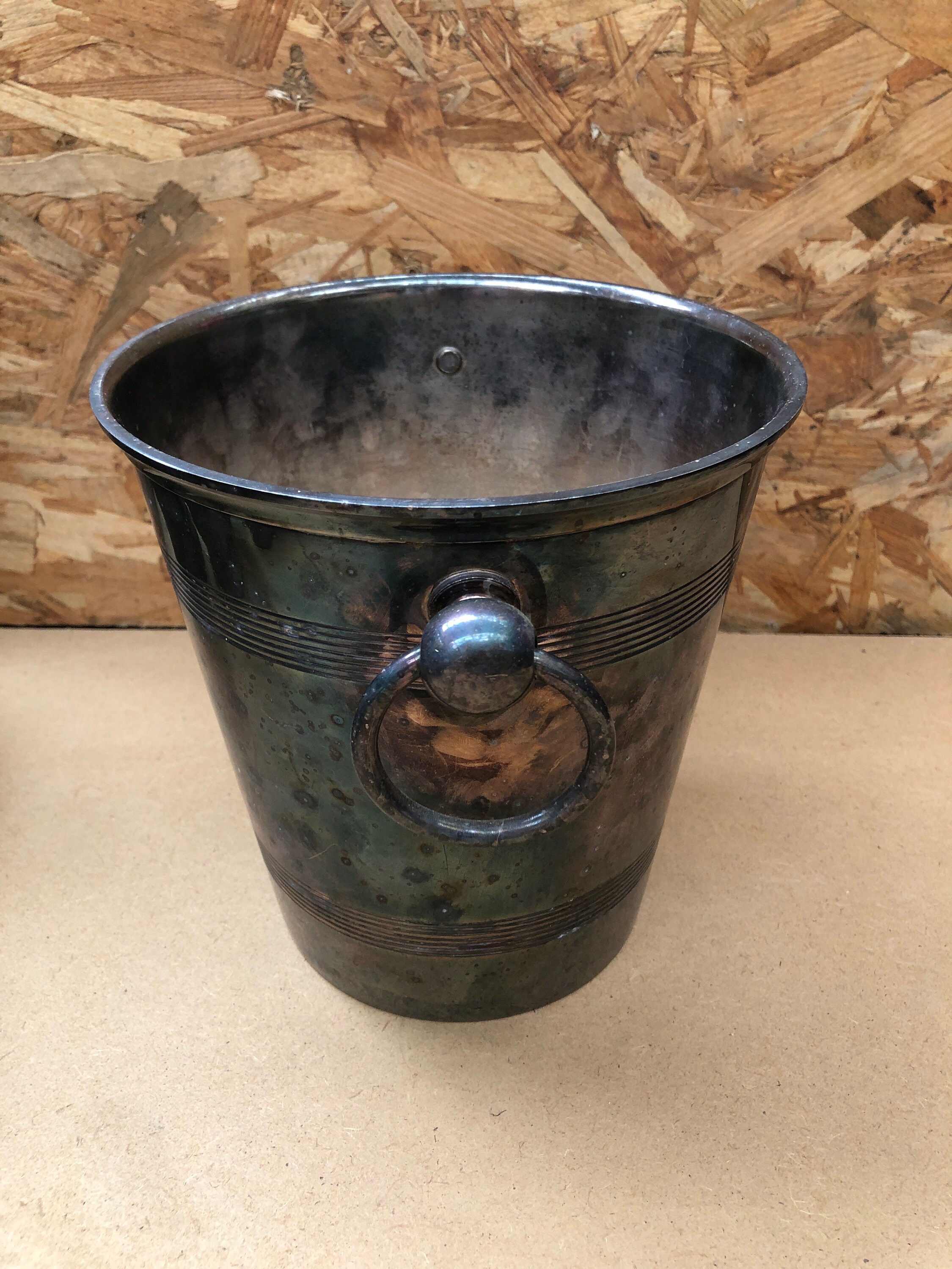 Seau à champagne rafraichissoir vintage en métal argenté martelé - poinçon ofe