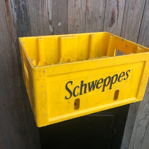 Ancienne Caisse SCHWEPPES Casier Consigne Bouteille en Plastique Jaune #A842