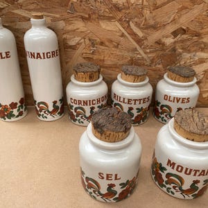 Serie van 5 potten en 2 flessen in steengoeddecor Au Coq Berry Limoges Vintage #B185