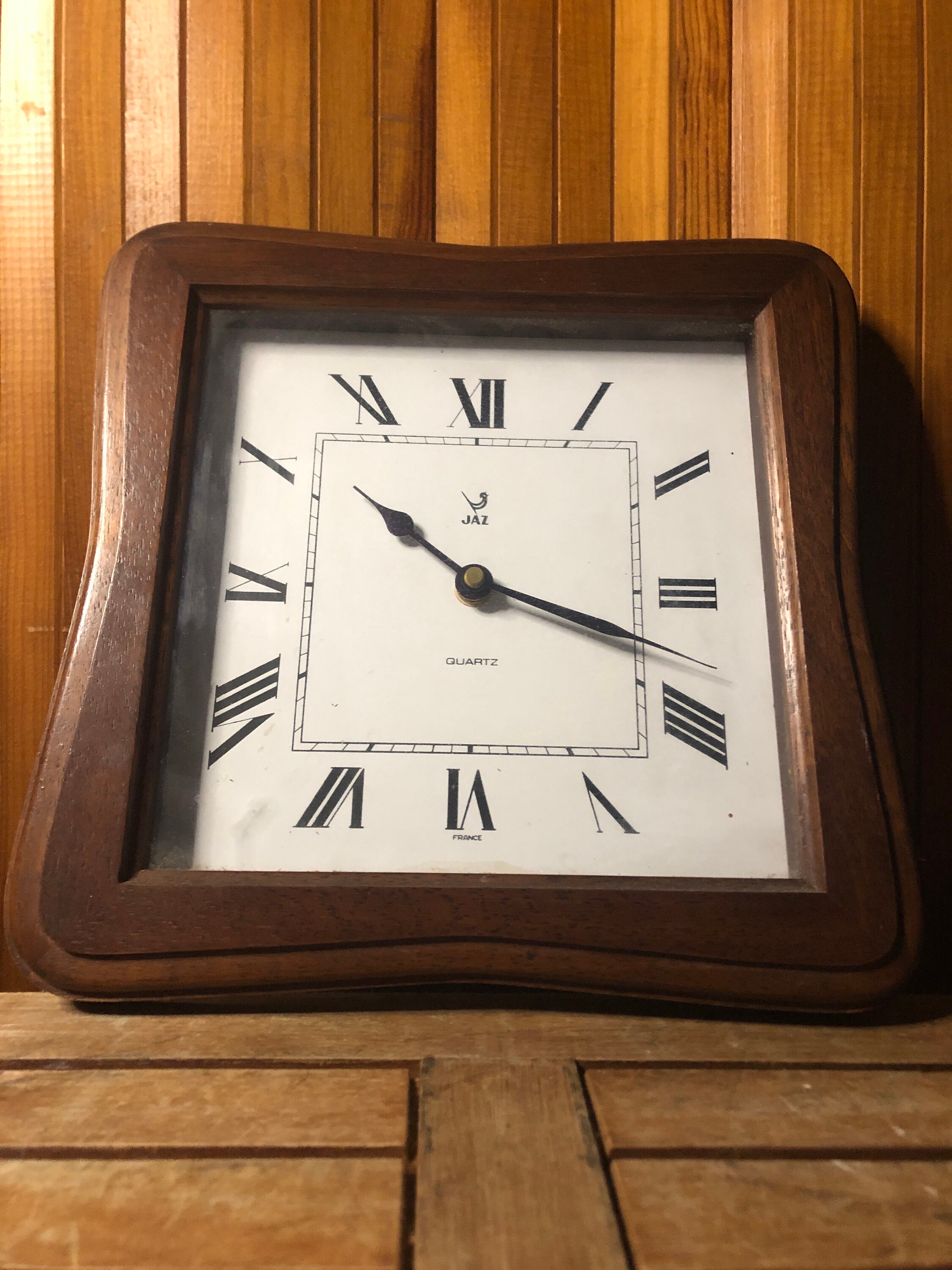 Horloge Murale Ancienne JAZ – Céramique Crème Et Marron – Années 1940/50
