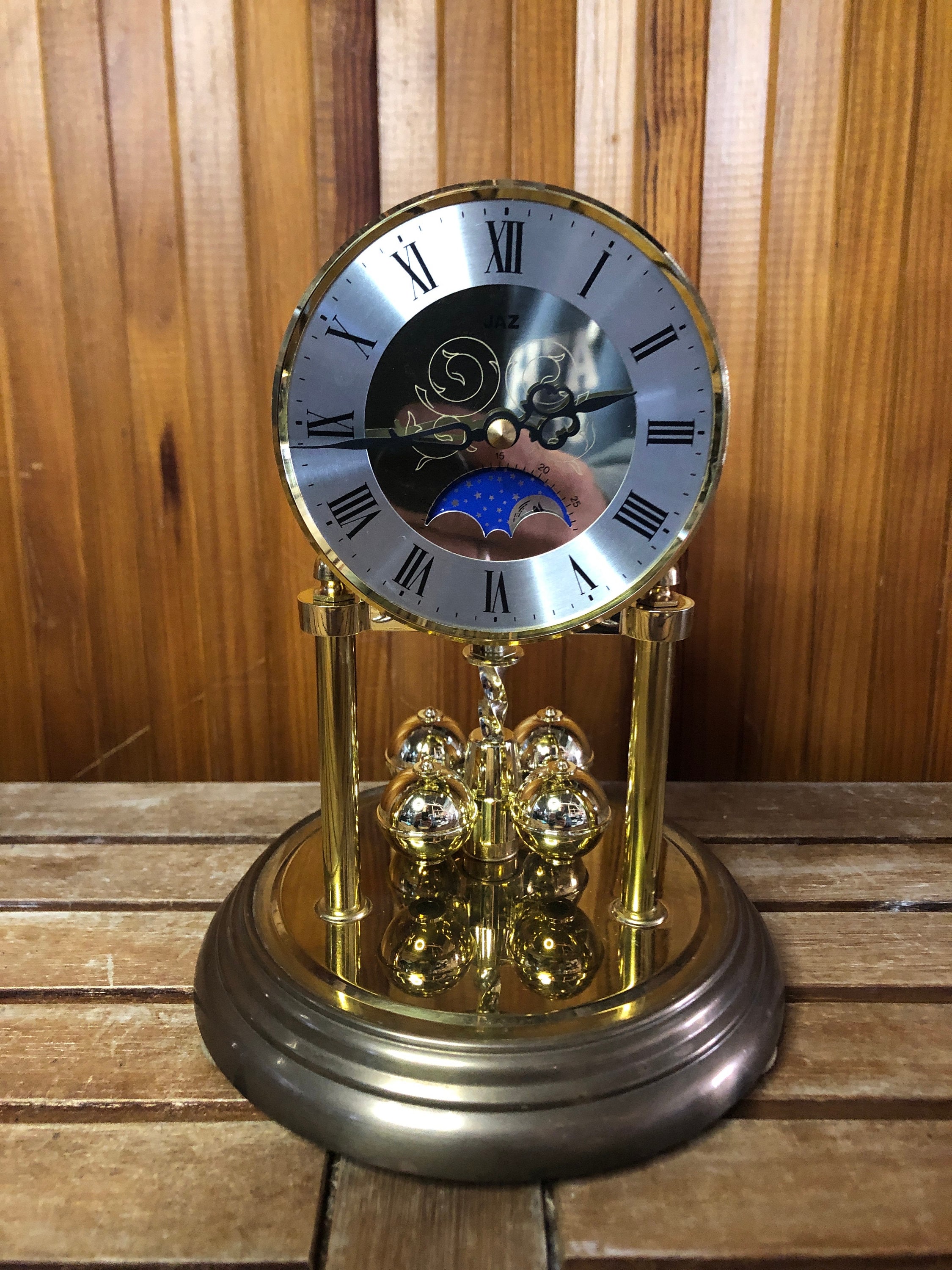 ANCIENNE PENDULE MURALE en TOLE ÉMAILLÉE bombée vintage 40 / 50