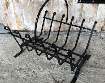 Leñero antiguo vintage de hierro forjado negro para chimenea n.° A574