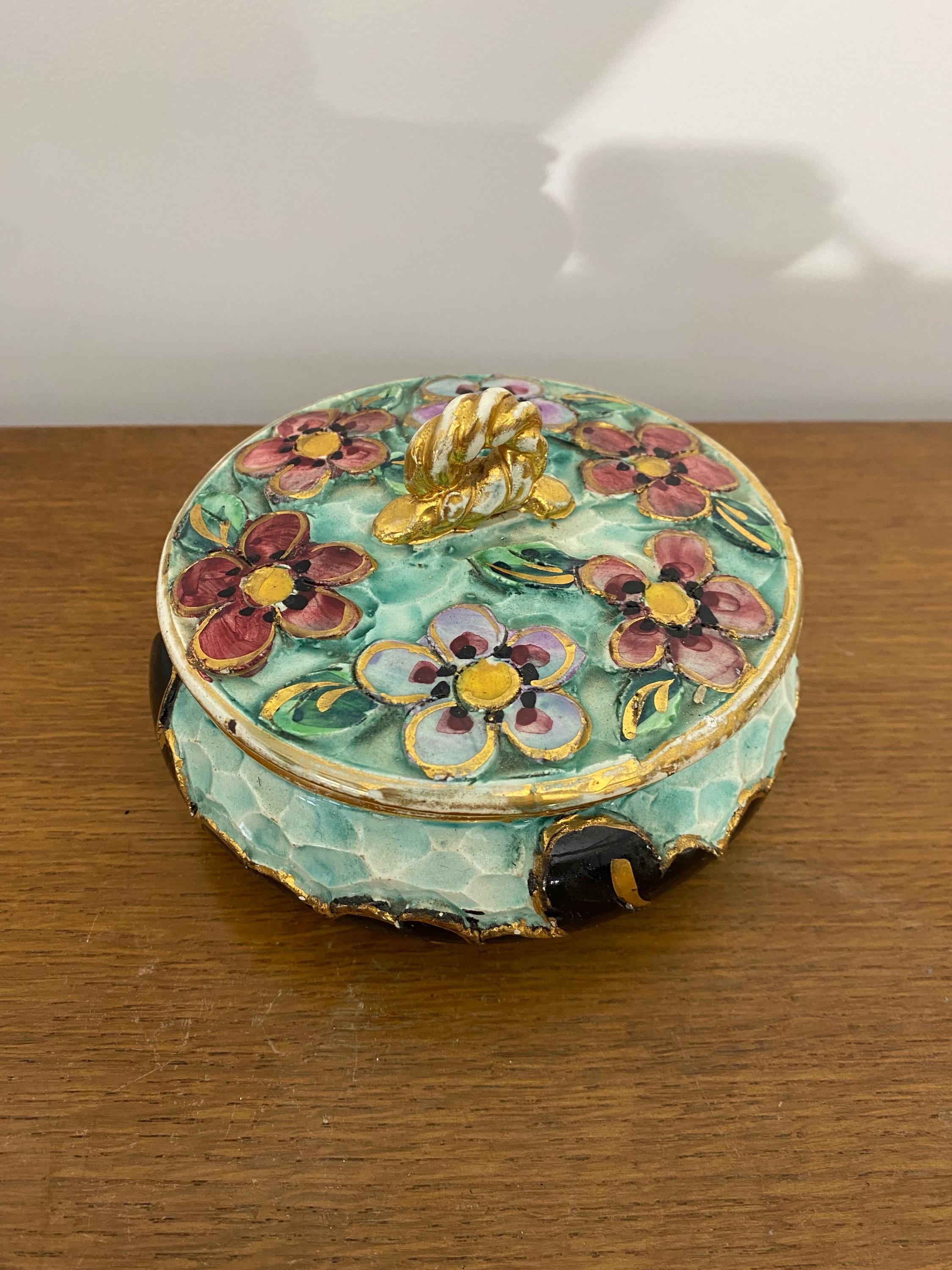 Ancienne Bonbonnière Signée Pugi - Décor Noir, Vert Et Doré, époque Vintage