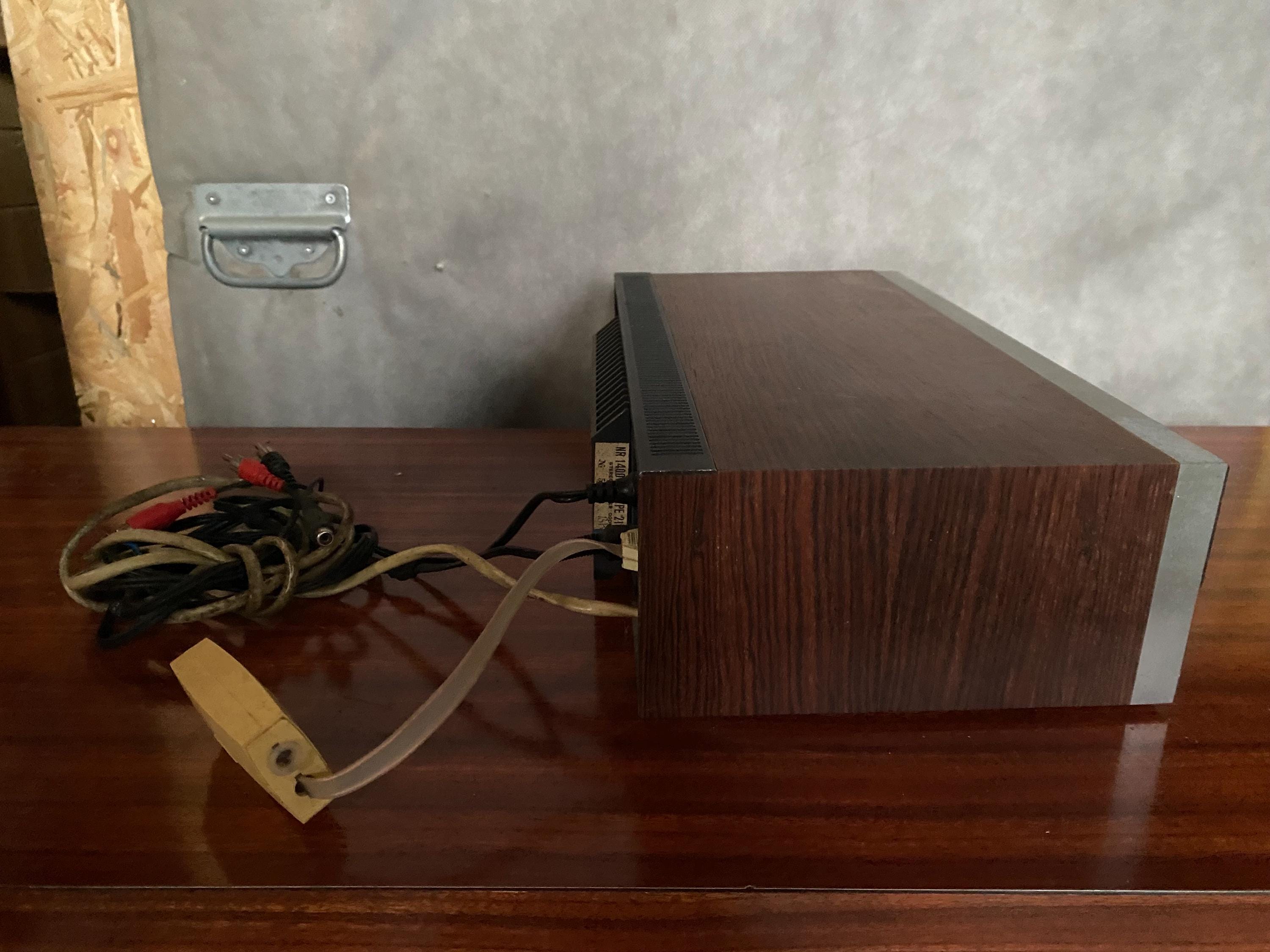 Old BANG and OLUFSEN Beomaster 1400 Amp Metal & Wood Vintage