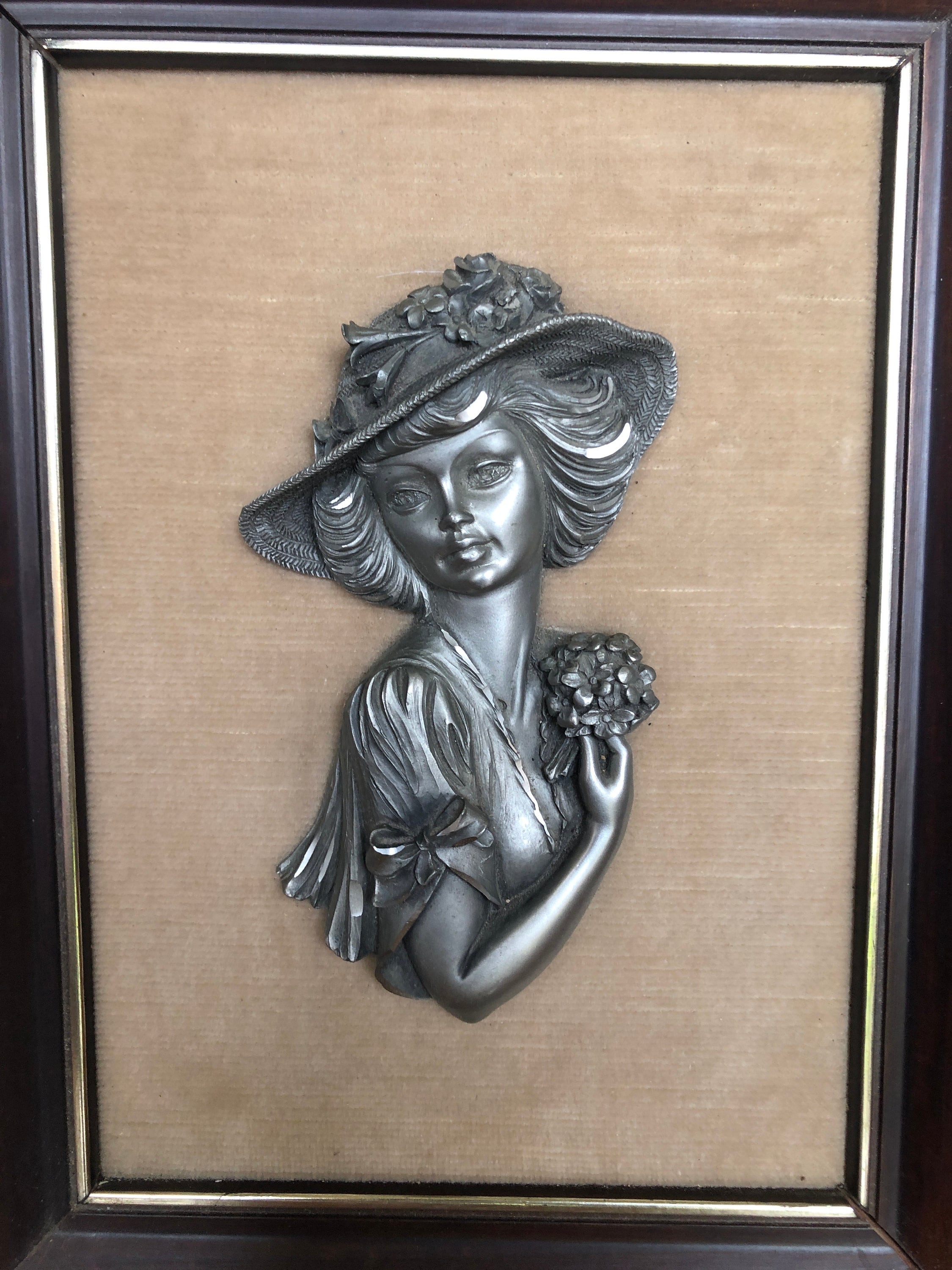 Tableau / Figurine Demoiselle En étain – Prince – Sur Velours Beige