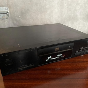 Oude compact disc-speler TECHNICS SL-PJ28 metaal zwart vintage #B882
