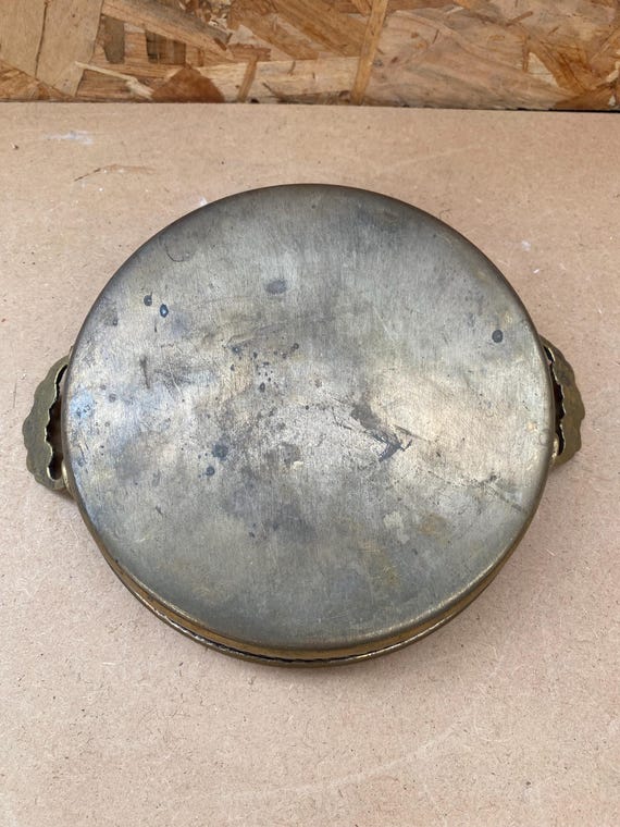 Plateau rond vintage en laiton ajouré, jolies poignées artisanat Indien