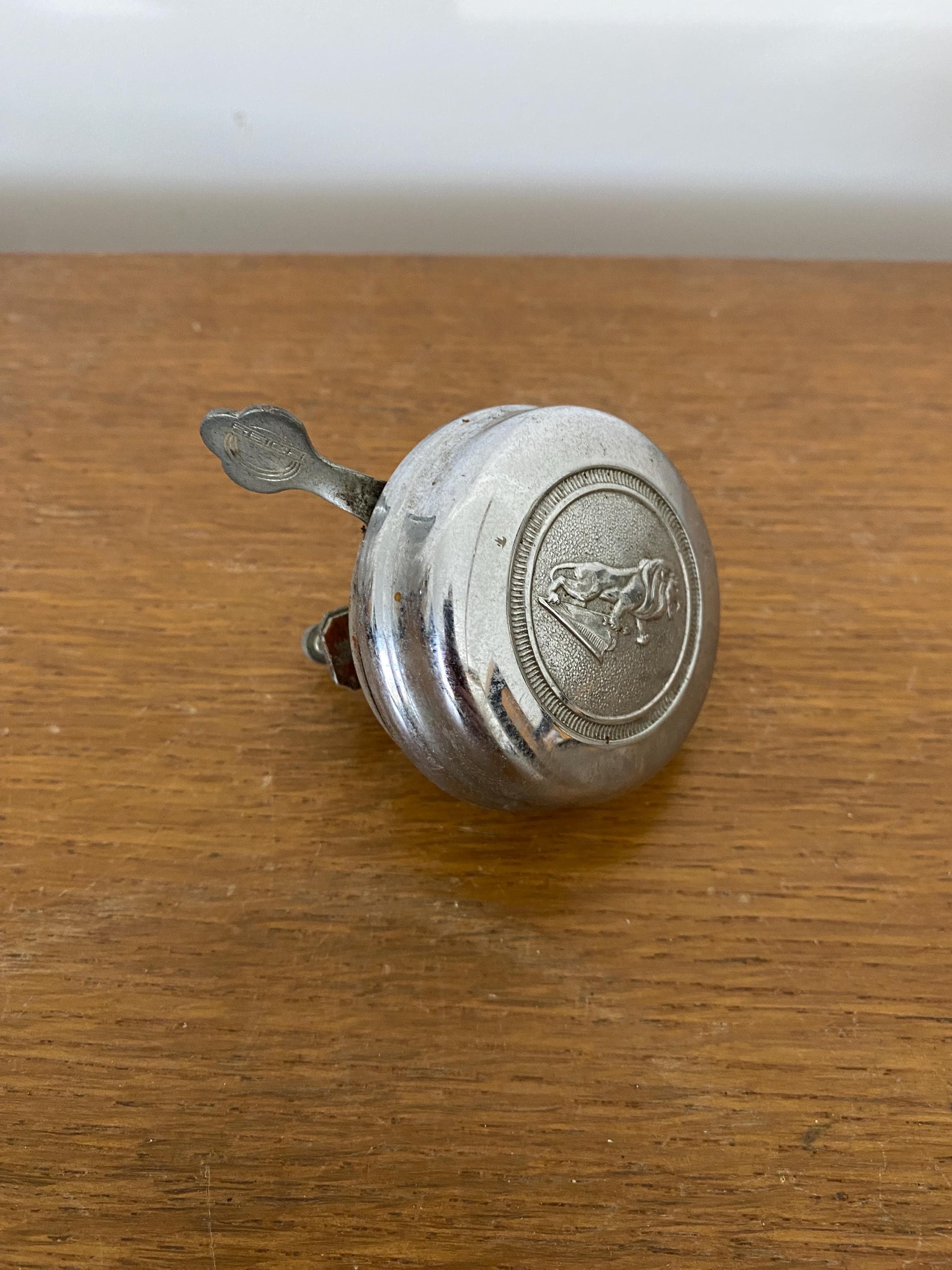 Ancienne sonnette de vélo - Équipements vélos Ancienne sonnette de vélo - Équipements vélos