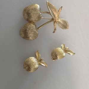 Vintage Sarah Coventry Cherry Gold Plated Pin and Earrings