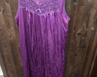 Vintage Size M Vanity Fair Purple Nightgown
