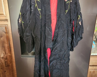 Beautiful vintage Japanese kimono embroidered robe