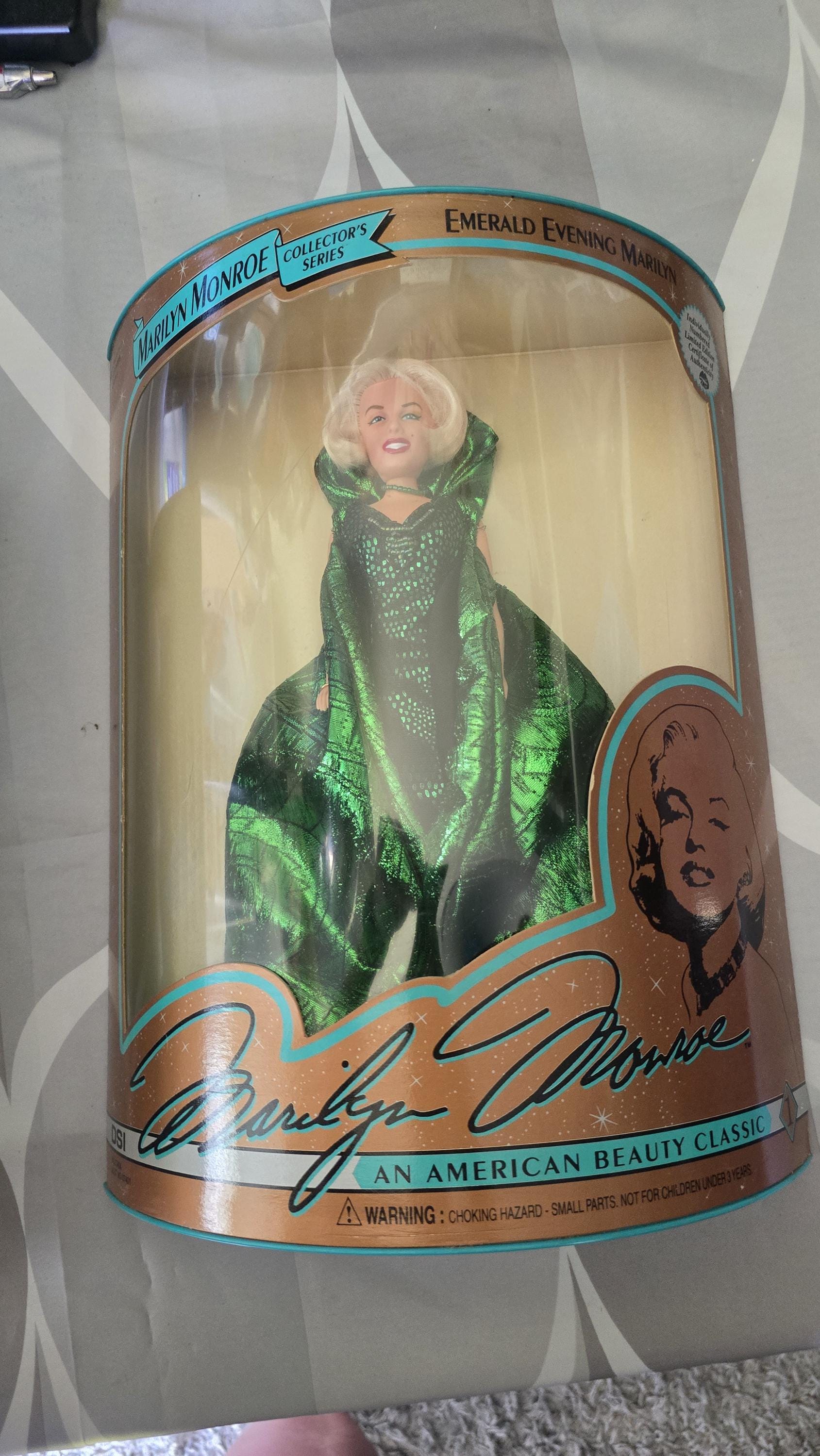 marilyn monroe doll green dress Men's Blue Towelling Bathrobe main image 0