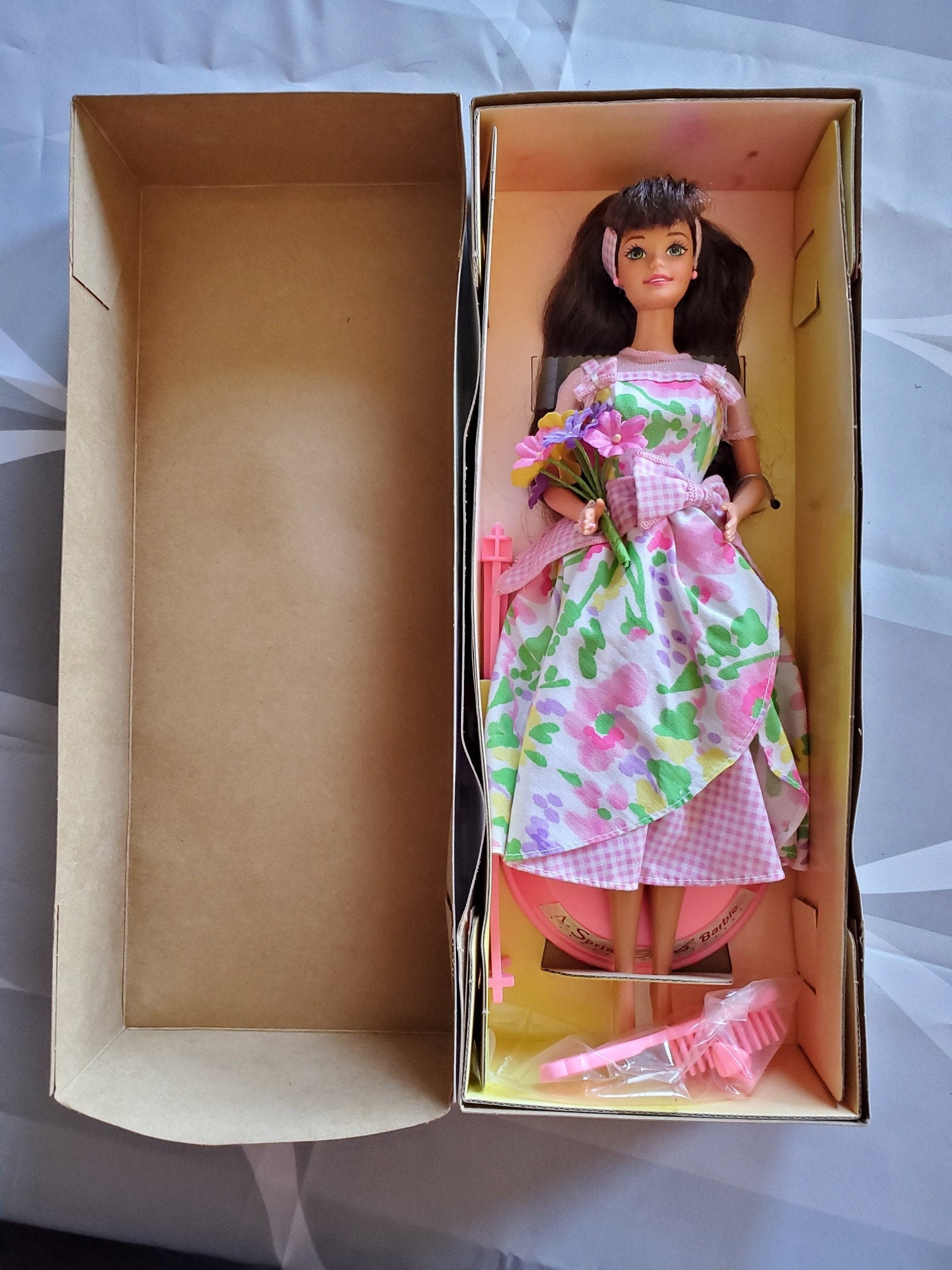 La Chambre de Barbie, coffret mobilier d'intérieur avec poupée Barbie (29,2  cm, brune)