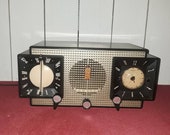 Zenith A733 am fm clock radio. Early 1950s works good