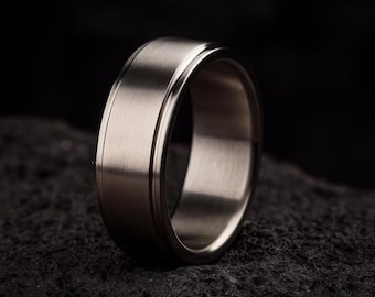 Anillo de boda minimalista de titanio con borde tallado / Anillo de compromiso contemporáneo para hombre / Regalo moderno de anillo de titanio hecho a mano
