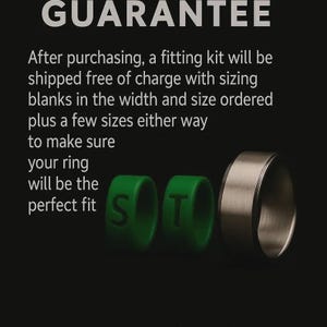 Puede incluir: Imagen de un anillo plateado y dos medidores de anillo verdes con las letras "S" y "T". El texto "GARANT&Iacute;A" est&aacute; en la parte superior, con texto adicional que describe un kit de ajuste.