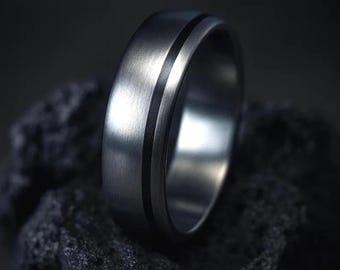 Alianza de boda de titanio y fibra de carbono hecha a mano: Anillo de compromiso moderno