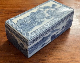 Chinese Home Decor Accessories:  Chinese Blue & White Porcelain Two Compartment Covered Box