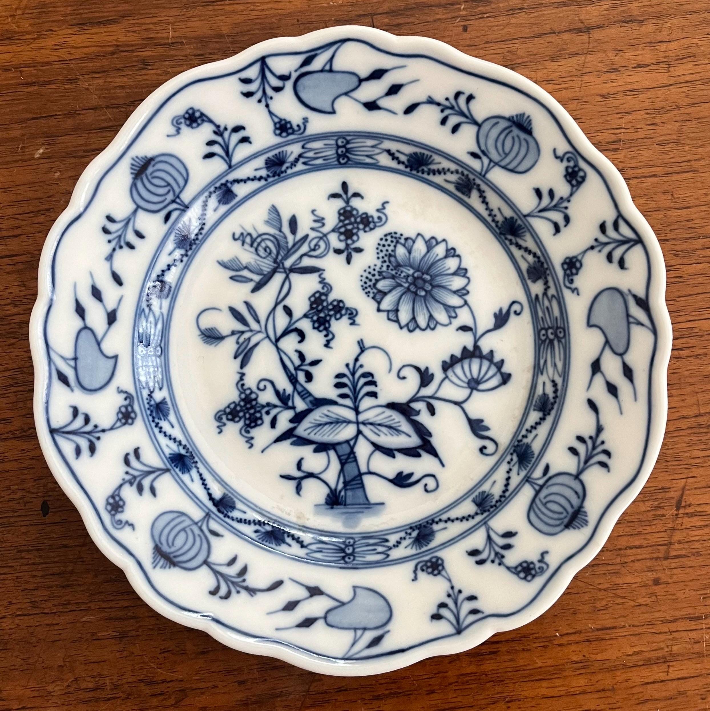 Continental Collectible Plate: Meissen Blue Onion Chinoiserie Salad / Dessert Plate, Germany