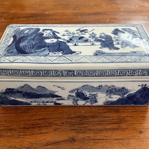 Style asiatique : boîte couverte à deux compartiments en porcelaine de Chine bleue et blanche