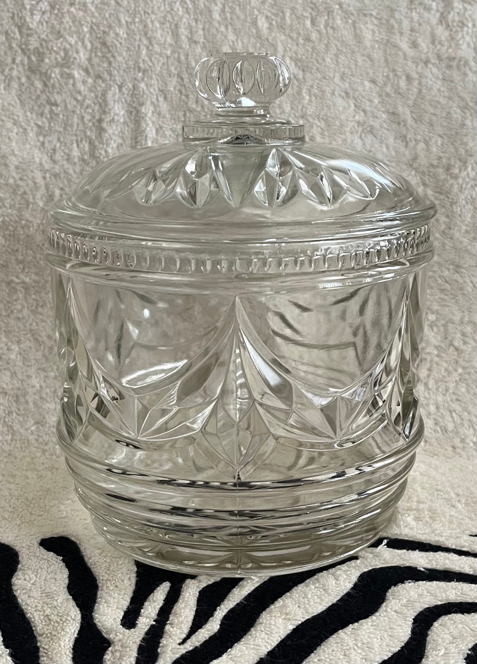 ヴィンテージの英国製ガラスビスケットジャー - Etsy 日本