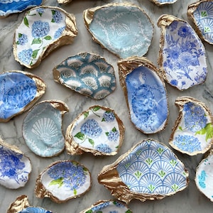 Oyster Shell Ring Dish: Gold Trim Coastal Trinket Dish (Mystery Print)