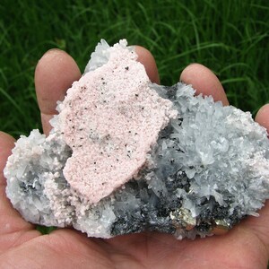 Rare rhodochrosite with quartz, sphalerite and pyrite, Madan, Bulgaria, Mineral, Natural crystal, Top condition, Gift, Home decor, N1690