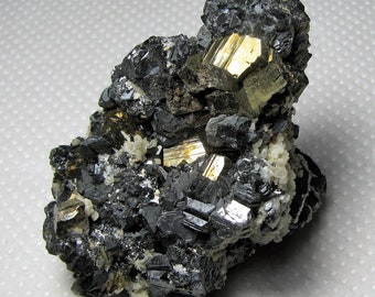 Nice Iridescent pyrite with sphalerite and quartz, Madan, Bulgaria, Mineral, Natural crystal, Top condition, N4948