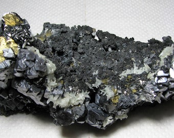 ☆SALE☆黄銅鉱 原石（ 水晶 閃亜鉛鉱 黄鉄鉱 を含む)　天然石　鉱物 黄銅鉱 閃亜鉛鉱 黄鉄鉱 水晶 尾太鉱山産 681g (164)