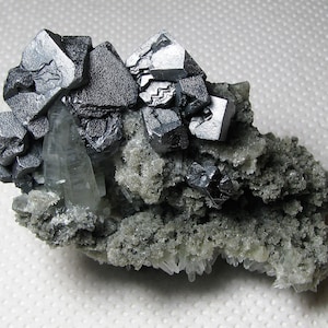 ブルガリア、マダンの有名な9月9日鉱山産の美しい方鉛鉱と石英、鉱物、天然水晶、最高の状態、N3673