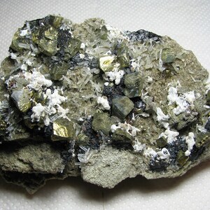 Impressive combination of well shaped crystals chalcopyrite on sphalerite and quartz, Bulgaria, Natural crystal, N4084