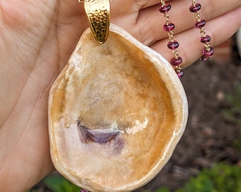 Rhodolite garnet and champagne citrine beaded necklace with shell pendant