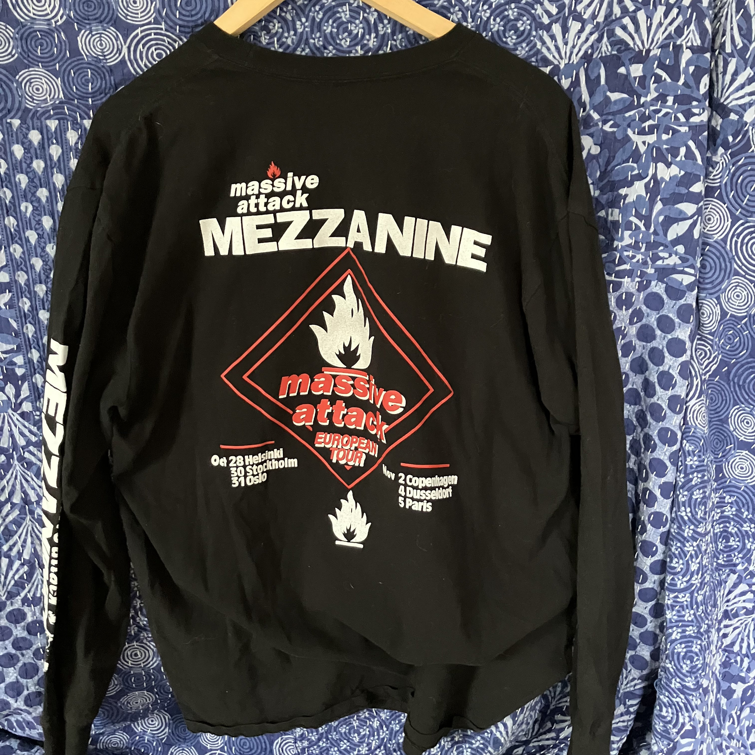 Vintage MASSIVE ATTACK Mezzanine Tee, LS Black, Large - Etsy