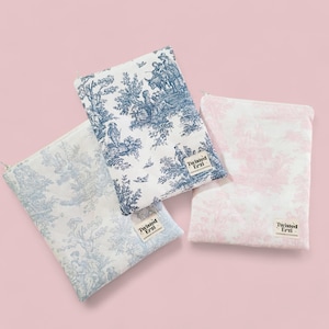 Toile de Jouy Quilted Kindle eReader Sleeve with Zipper Closure| Padded Book Protector Sleeve | Gift for Readers
