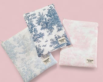 Toile de Jouy Quilted Kindle Sleeve: Padded eReader Protector